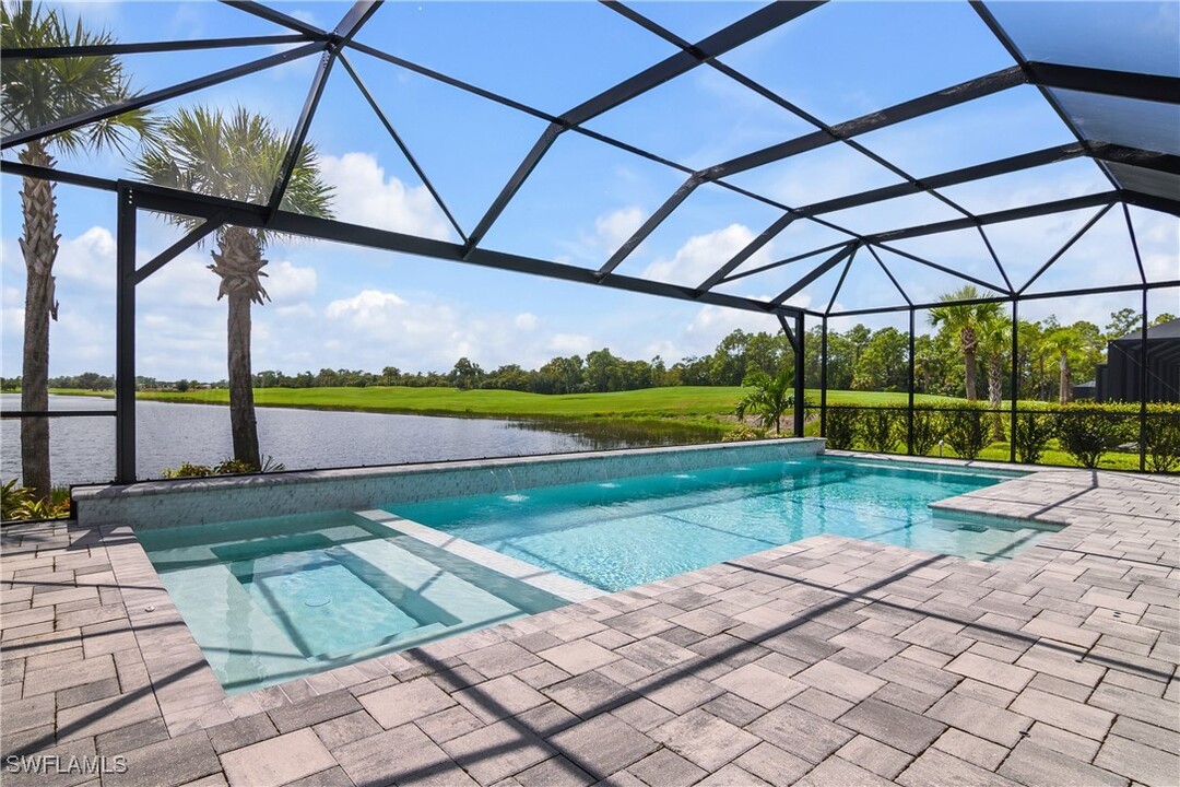 9556 Curlew Dr in Naples, FL - Building Photo