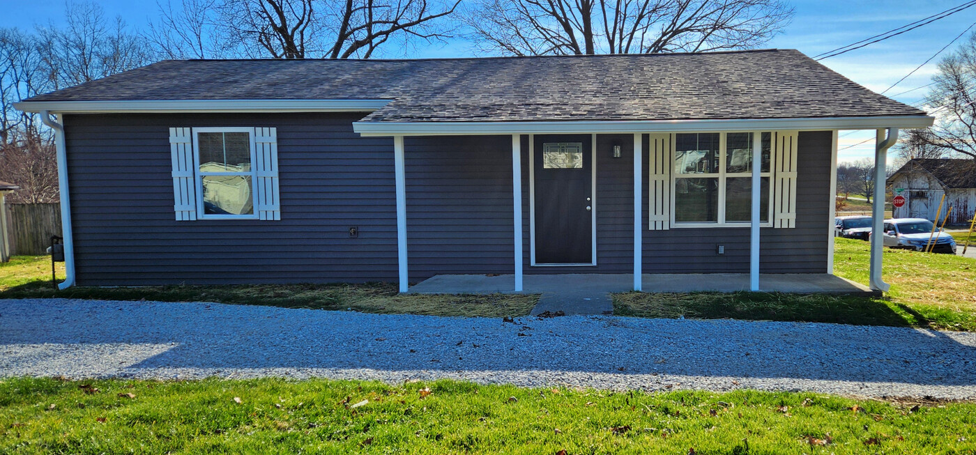 1007 S Crown St in Greencastle, IN - Foto de edificio