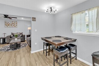 5815 Schevers St in Houston, TX - Building Photo - Building Photo