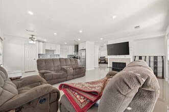 15707 Crooked Arrow Dr in Sugar Land, TX - Building Photo - Building Photo