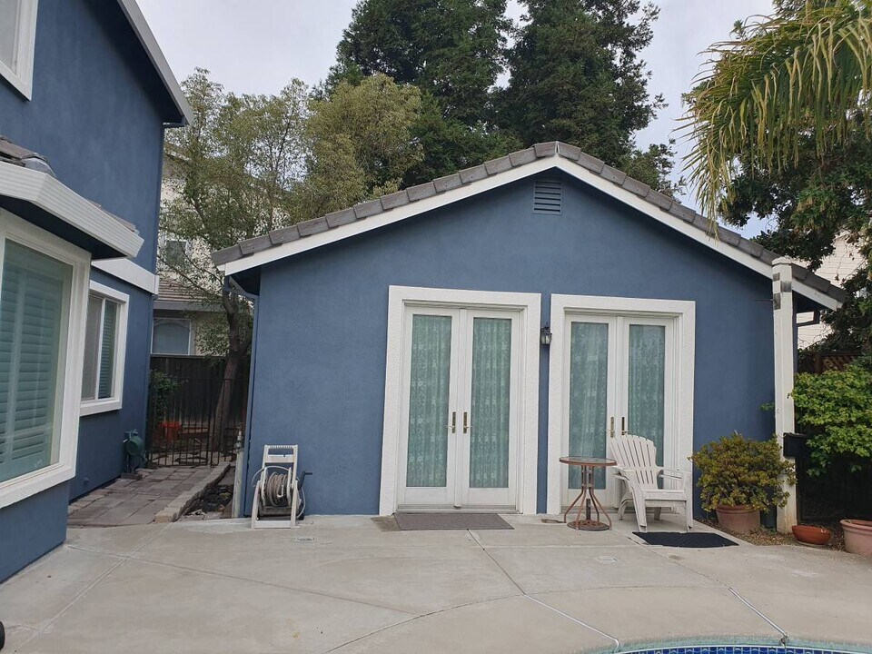 2876 Falcon Ct in Brentwood, CA - Building Photo