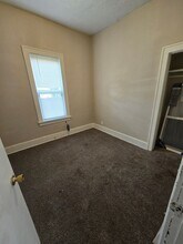1512 Jones St-Unit -Apt 2 in Sioux City, IA - Foto de edificio - Building Photo