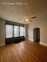 2135 Summit St in Columbus, OH - Building Photo - Building Photo