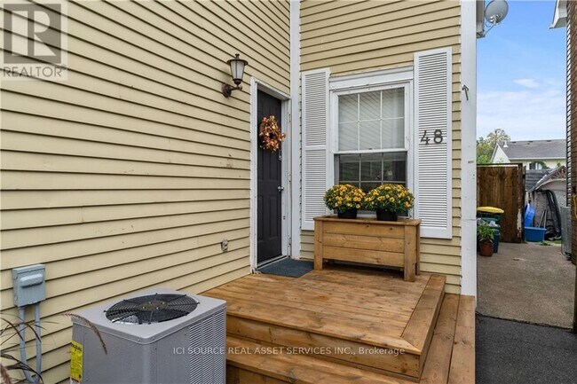 48 Enfield Crescent in Brantford, ON - Building Photo - Building Photo