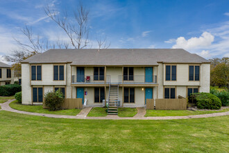 Allure Apartments in Corpus Christi, TX - Building Photo - Building Photo