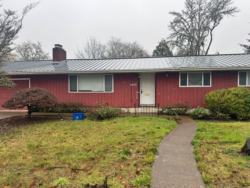 1435 NW 29th St in Corvallis, OR - Building Photo