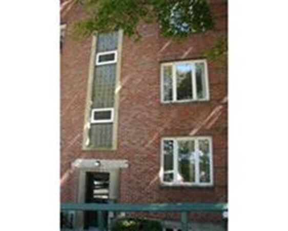 42 Dean Rd in Brookline, MA - Building Photo - Building Photo