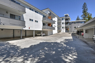 Devonshire Apartments in San Carlos, CA - Building Photo - Building Photo