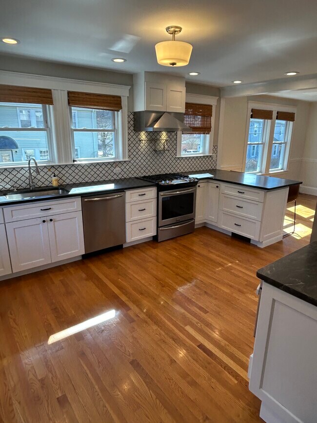 91 Dustin St, Unit 91 Dustin Street Brighton in Boston, MA - Foto de edificio - Building Photo