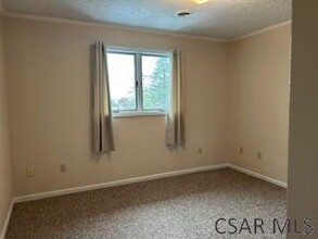 724 E Oakmont Blvd in Johnstown, PA - Building Photo - Building Photo