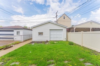 1302 S 56th Ct in Cicero, IL - Foto de edificio - Building Photo