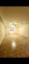 1100 Pine Ridge Rd, Unit B205 in Naples, FL - Foto de edificio - Building Photo