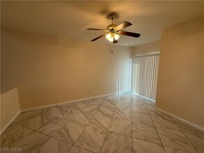5073 Tunnel Falls Dr in Las Vegas, NV - Building Photo - Building Photo