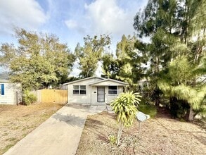 4327 14th Ave S in St. Petersburg, FL - Building Photo - Building Photo