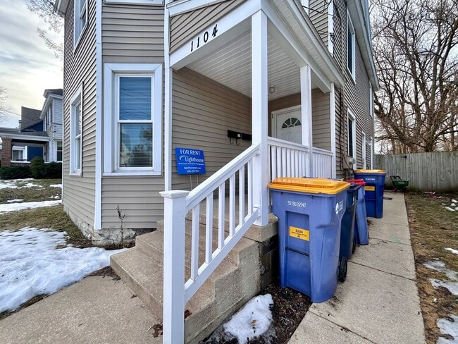 property at 1104 Hermitage St SE