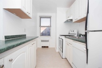 76-10 34th Ave-Unit -6R in Queens, NY - Building Photo - Building Photo