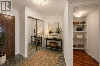 55 Harbour St in Toronto, ON - Building Photo - Building Photo