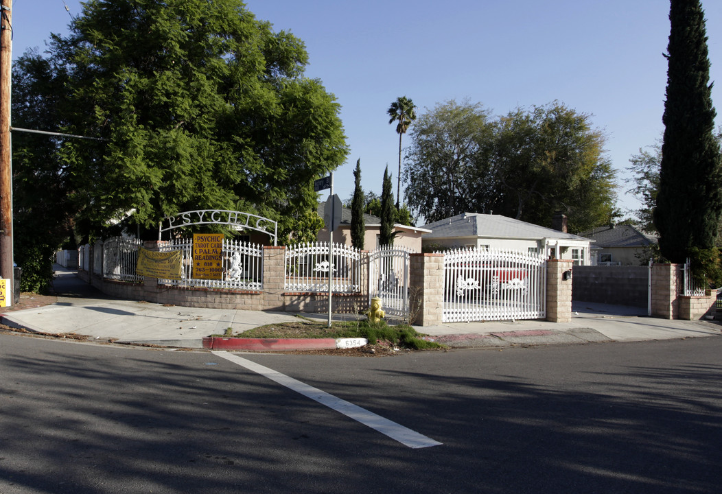 6354 Camellia Ave in North Hollywood, CA - Building Photo