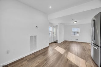 724 E Scott Ave in Rahway, NJ - Building Photo - Building Photo