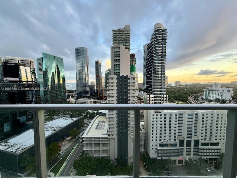 1100 S Miami Ave, Unit 2303 in Miami, FL - Foto de edificio