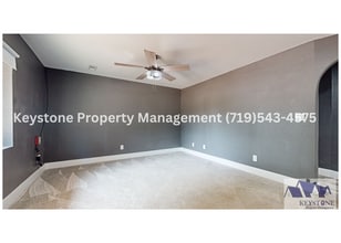 1184-32 1/2 32 1/2 Ln in Pueblo, CO - Foto de edificio - Building Photo
