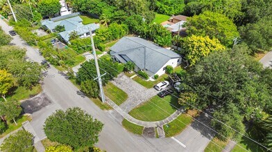 12193 SW 82nd Ave in Pinecrest, FL - Building Photo - Building Photo