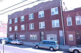 75 Center St in Clifton, NJ - Building Photo - Building Photo