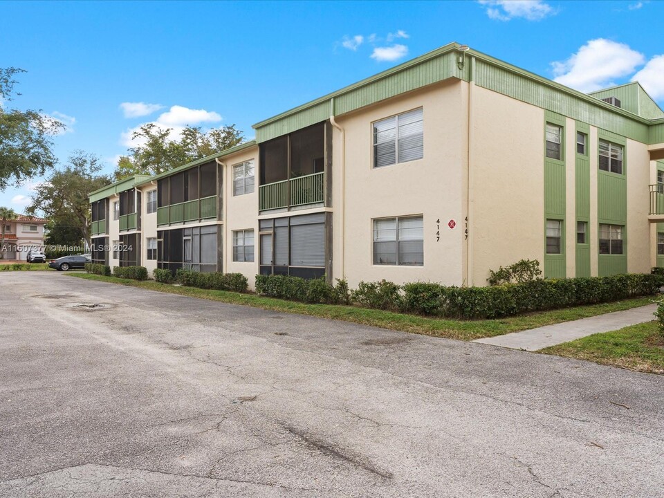 4147 NW 90th Ave, Unit 207 in Coral Springs, FL - Foto de edificio