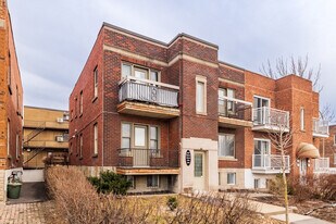 2760-2764 Sherbrooke St E in Montréal, QC - Building Photo