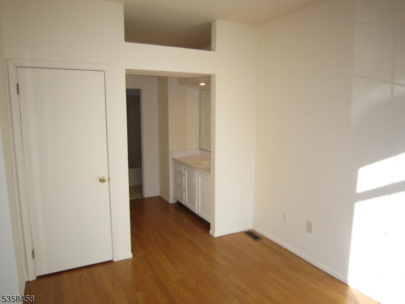 2 Birchwood Rd in Bedminster, NJ - Building Photo