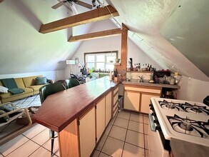 74 Antwerp St, Unit 3 in Boston, MA - Foto de edificio - Building Photo