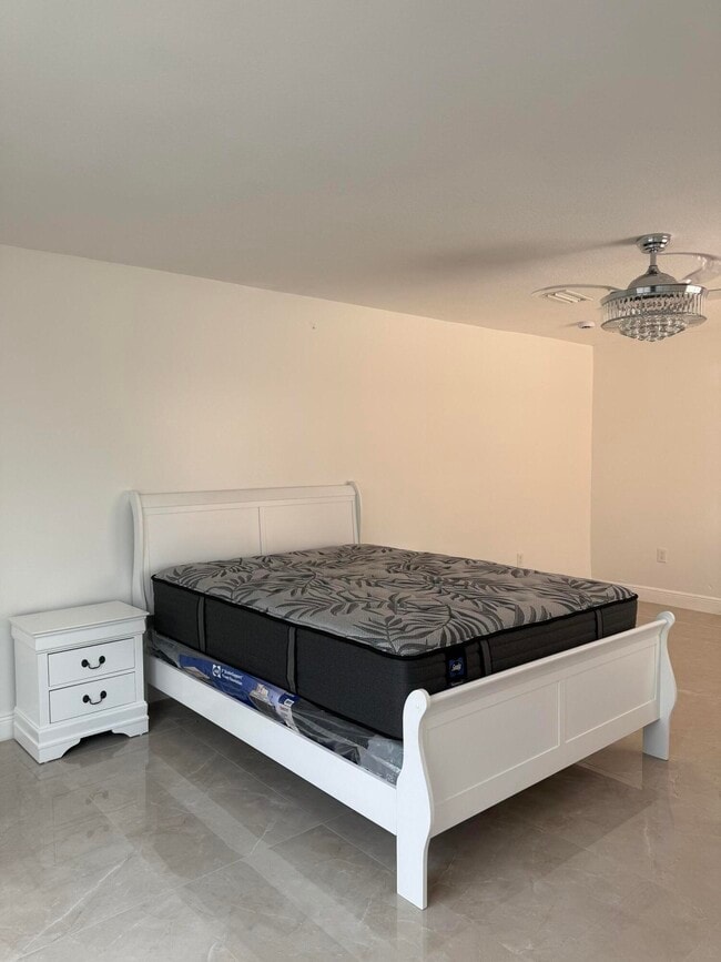 592 SW Tarra Ave in Port St. Lucie, FL - Building Photo - Building Photo