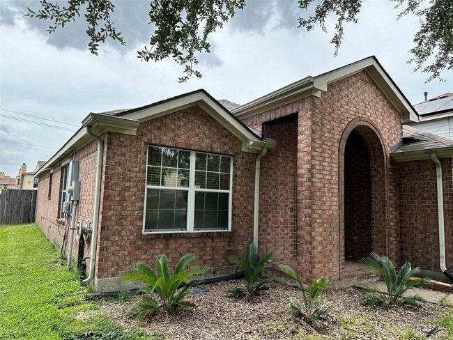 4527 Estate Dr in Baytown, TX - Foto de edificio - Building Photo