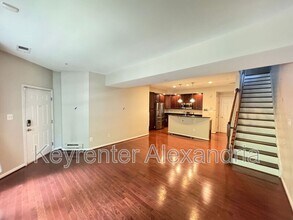 2561 Eastbourne Dr in Leesylvania, VA - Building Photo - Building Photo