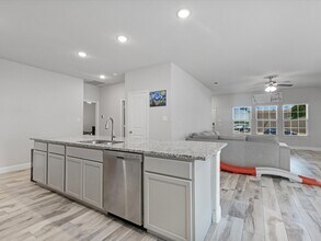 9221 White Settlement Rd in Fort Worth, TX - Foto de edificio - Building Photo