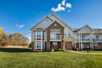 Gateway Terrace Apartments in Sun Prairie, WI - Foto de edificio - Building Photo