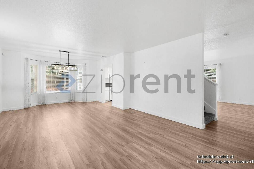9421 Feickert Dr in Elk Grove, CA - Building Photo