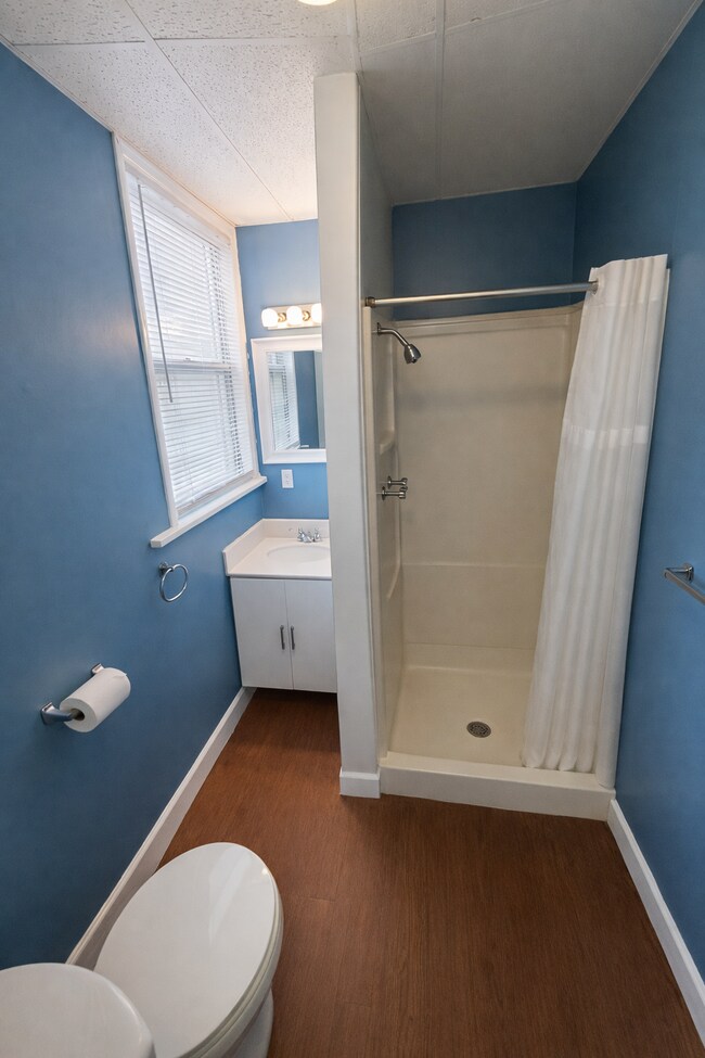 1330 Locust St in Dubuque, IA - Building Photo - Building Photo