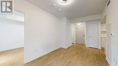 500 Wilson Ave in Toronto, ON - Building Photo - Building Photo