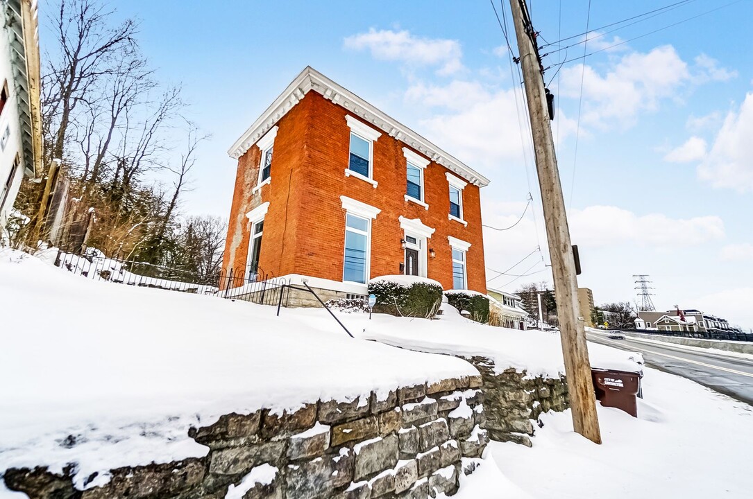 1001 Hwy Ave in Covington, KY - Building Photo