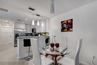 7242 SW 22nd St in Miami, FL - Building Photo - Building Photo