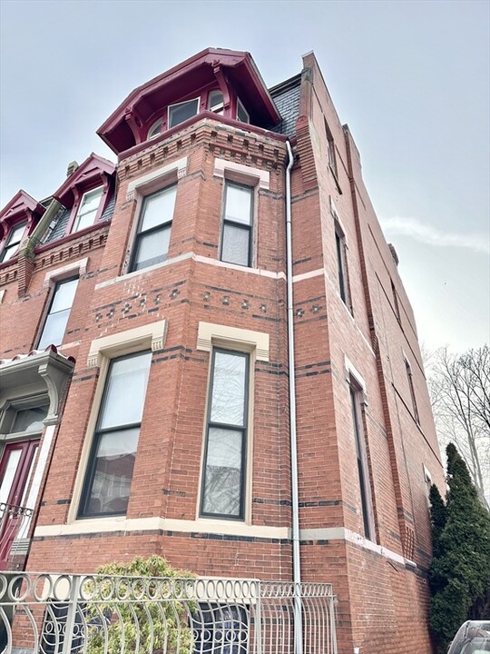 33 Moreland St in Boston, MA - Building Photo