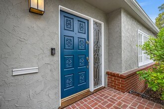 7901 Westlawn Ave in Los Angeles, CA - Foto de edificio - Building Photo