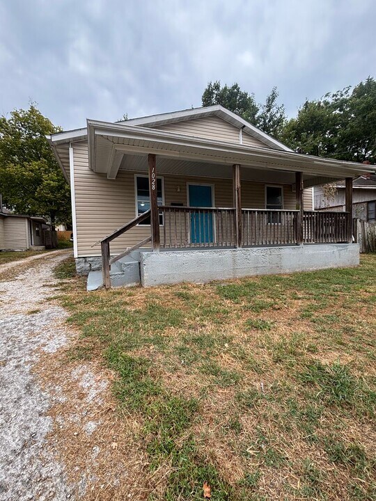 1028 N Grant Ave in Springfield, MO - Building Photo