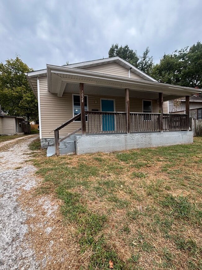 property at 1028 N Grant Ave