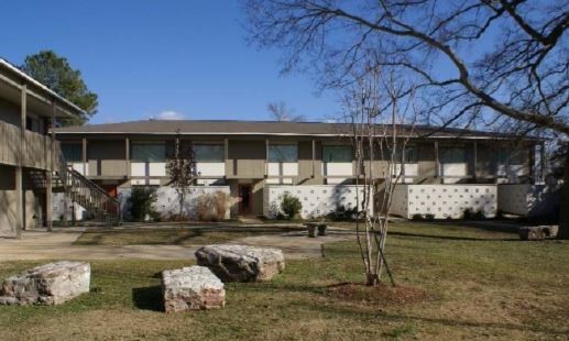 Courtyard Apartments in Columbus, MS - Building Photo