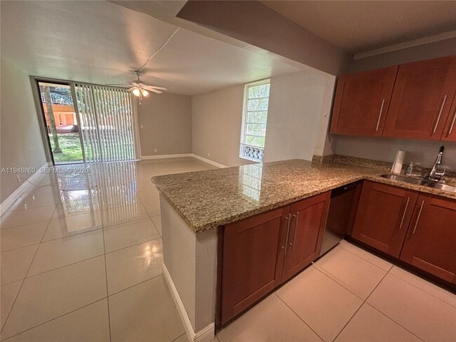 400 Commodore Dr in Plantation, FL - Building Photo - Building Photo