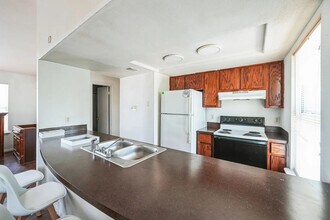 Room in Duplex on Park Plaza Dr in Austin, TX - Foto de edificio - Building Photo