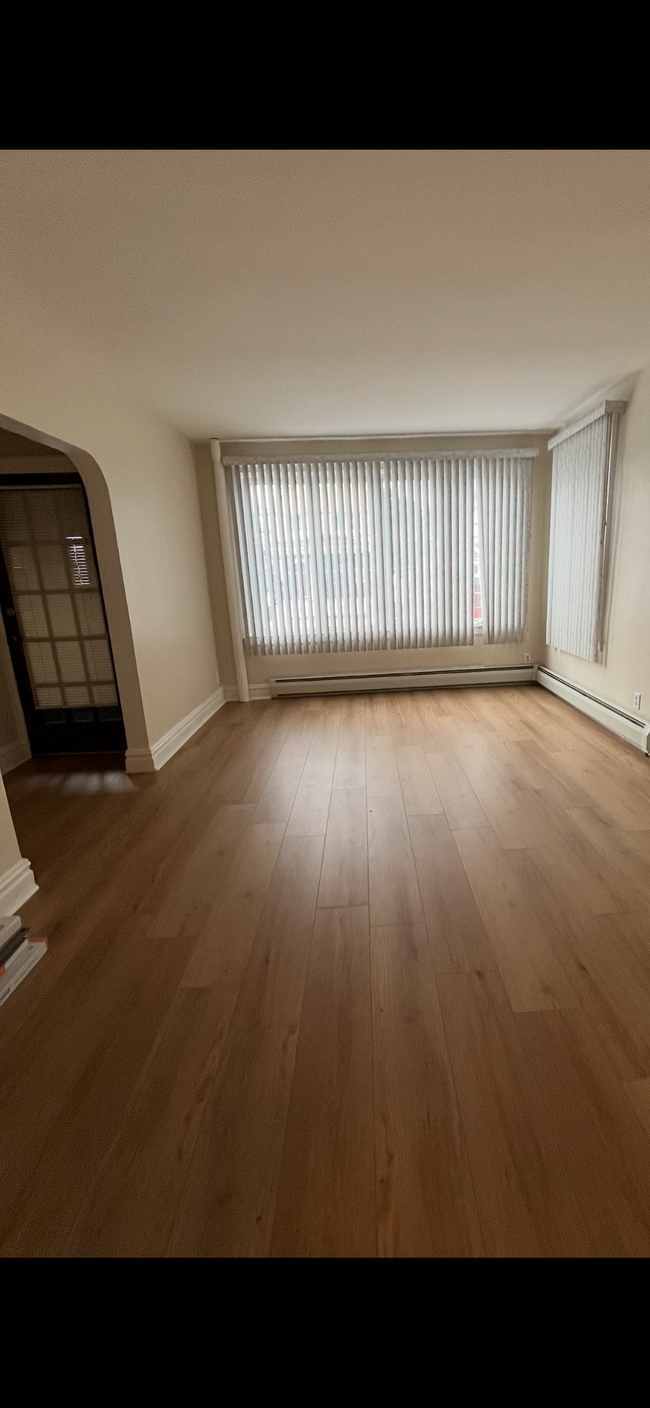 120 W 45th St, Unit 1 in Bayonne, NJ - Building Photo - Building Photo