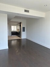 7857 W Manchester Ave in Los Angeles, CA - Foto de edificio - Building Photo